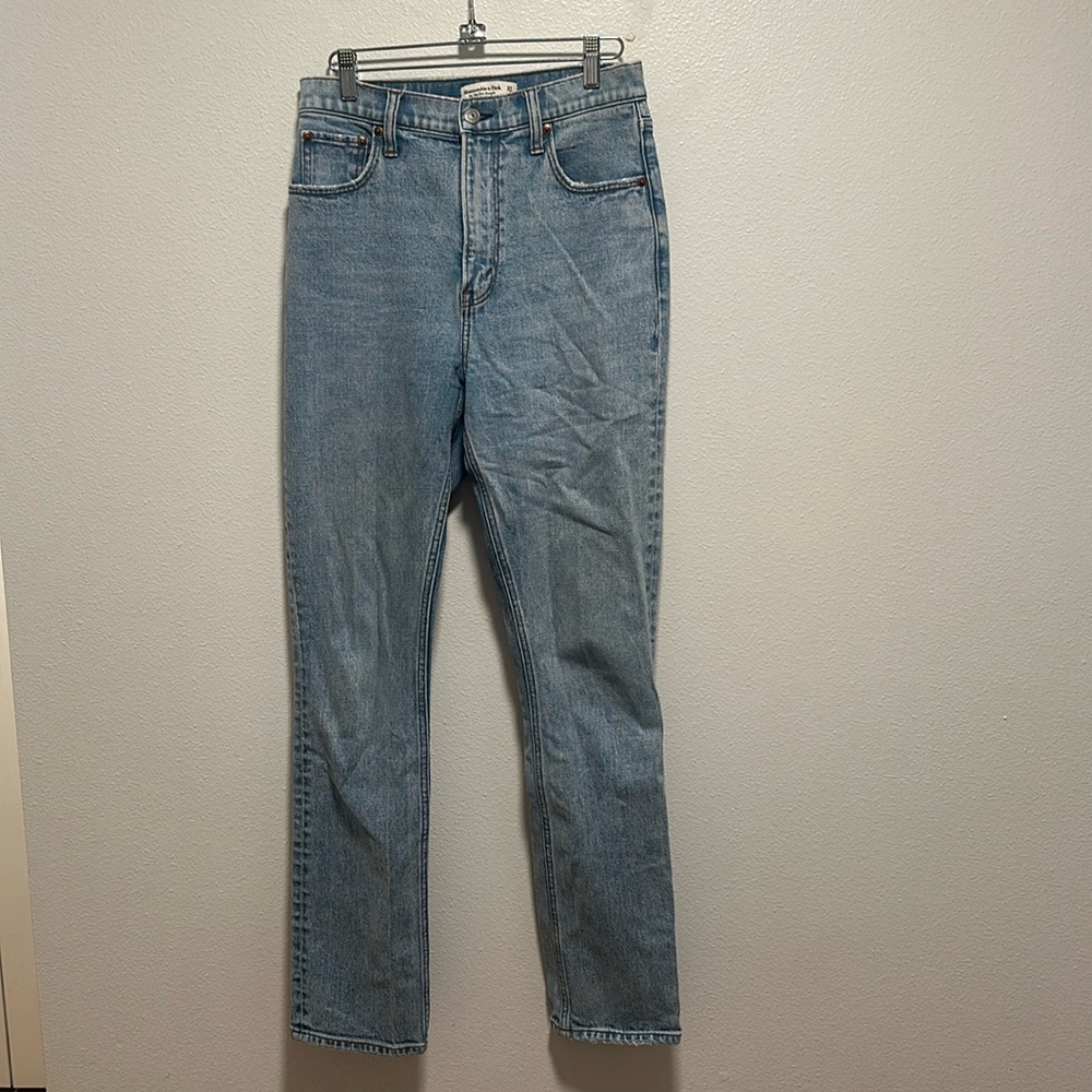 Abercrombie & Fitch size 27/4 The 90’s Slim Straight Ultra High Rise